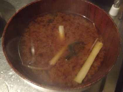 赤味噌で作りました(。塩昆布の旨味が味噌汁にも合いますね。
美味しくいただきました。
