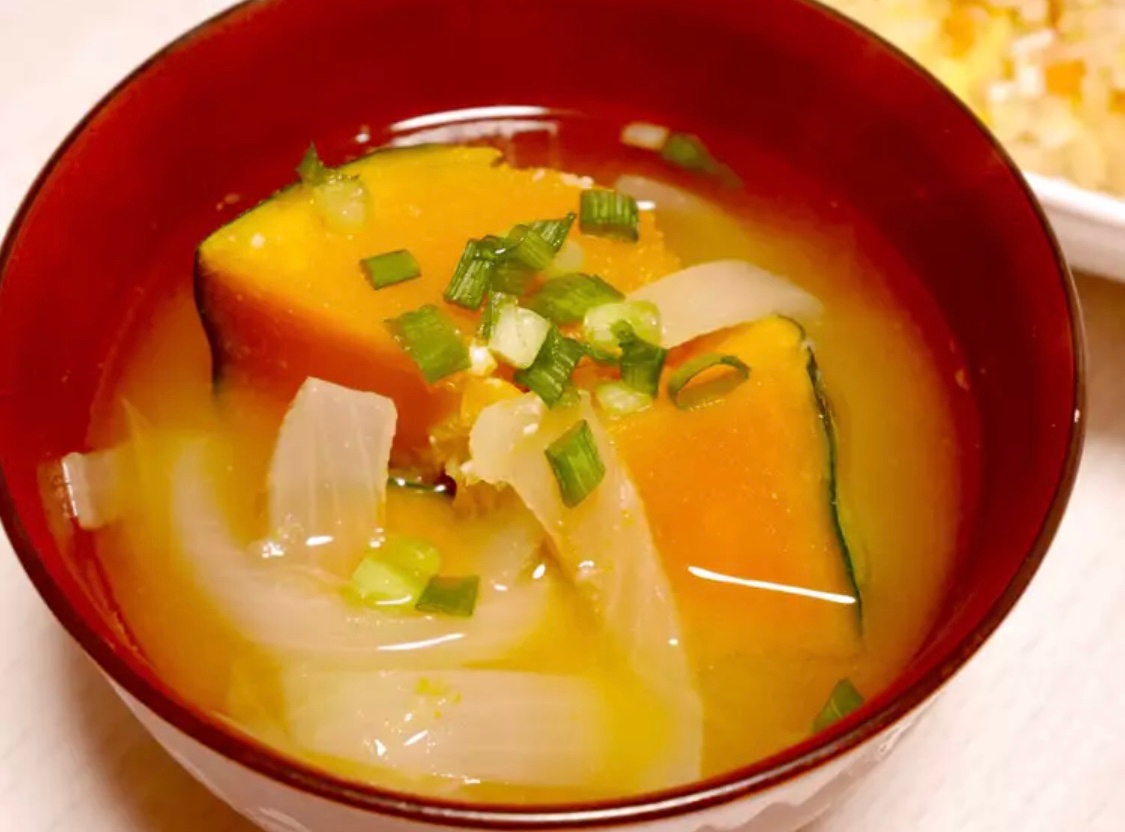 風邪予防に！生姜入りかぼちゃの味噌汁