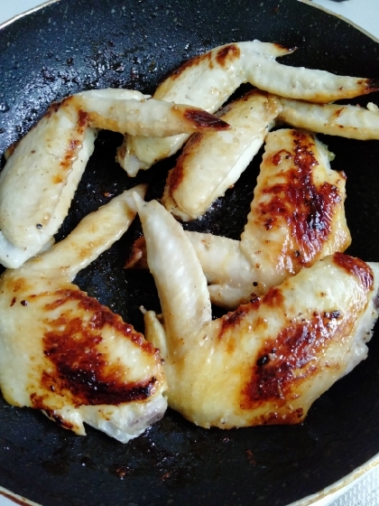 フライパンで焼く鶏手羽先の塩麹漬け焼き