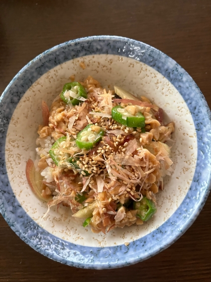 みょうがと梅とオクラの納豆丼