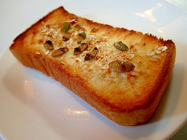 オートミールと南瓜の種のミルキー黄な粉トースト