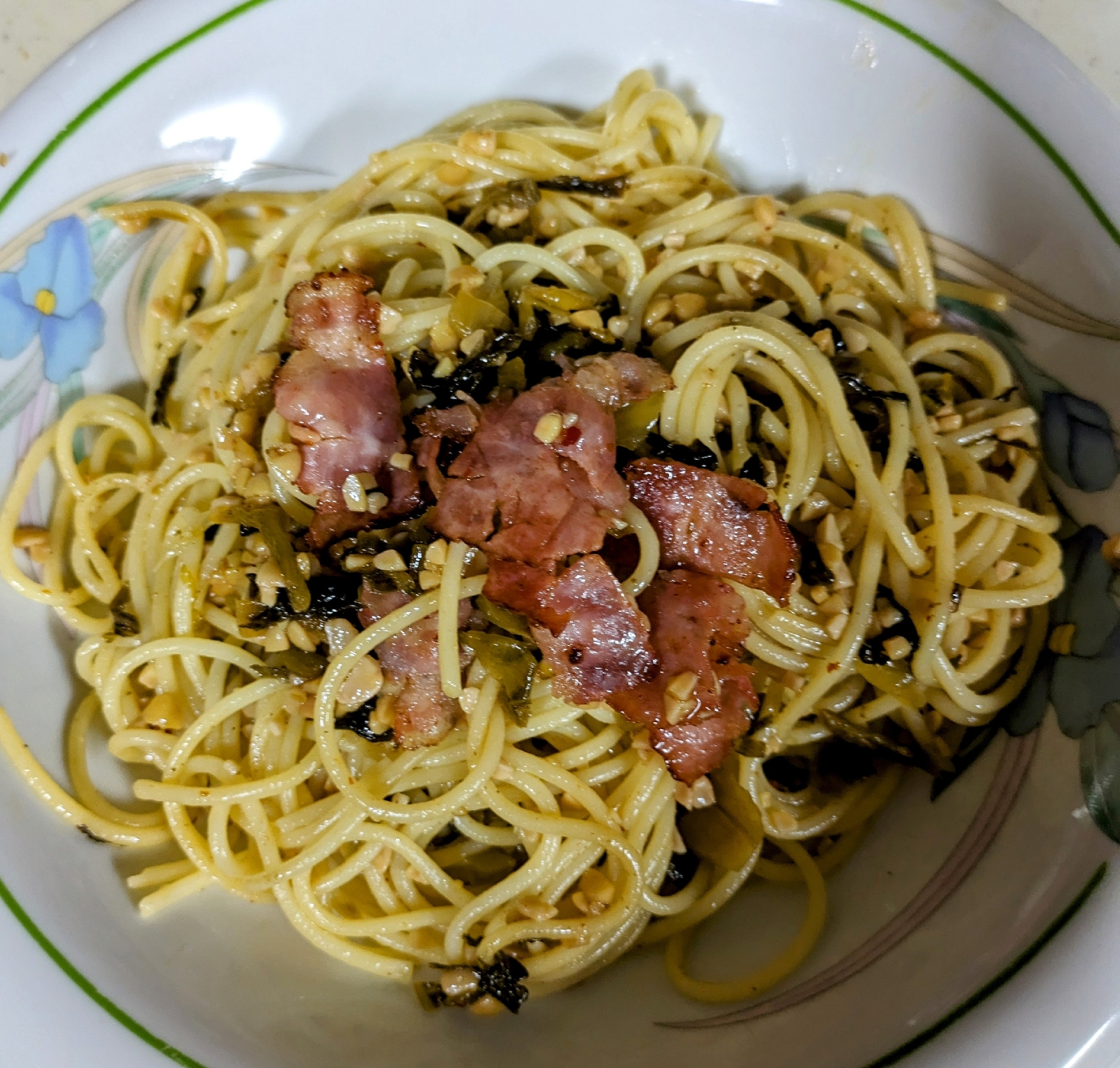 高菜と納豆とカリカリベーコンのスパゲティ