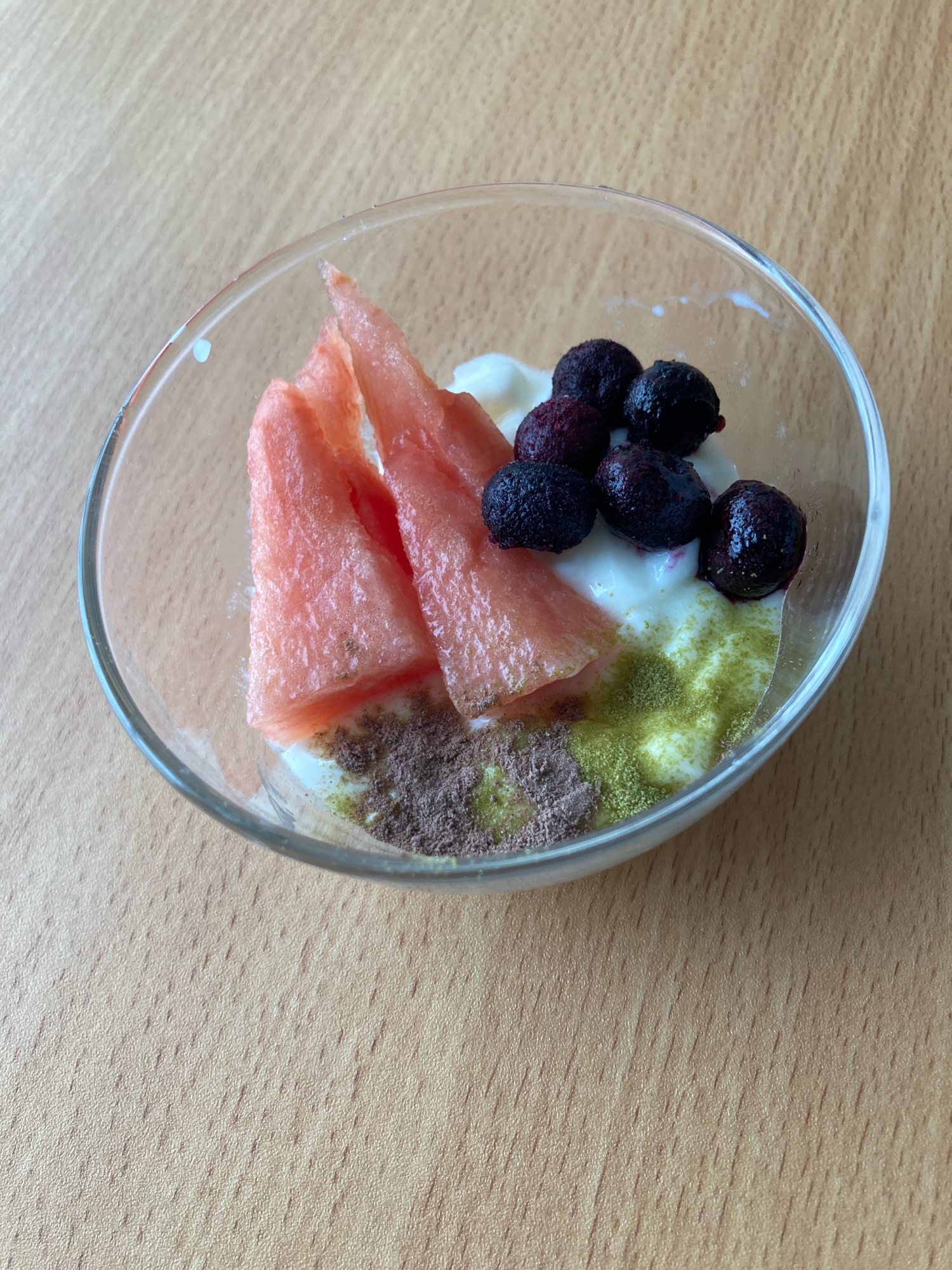 スイカとブルーベリーのヨーグルト