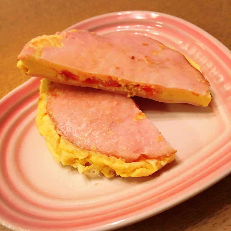 お弁当のおかずに☆卵とトマトのハム挟み