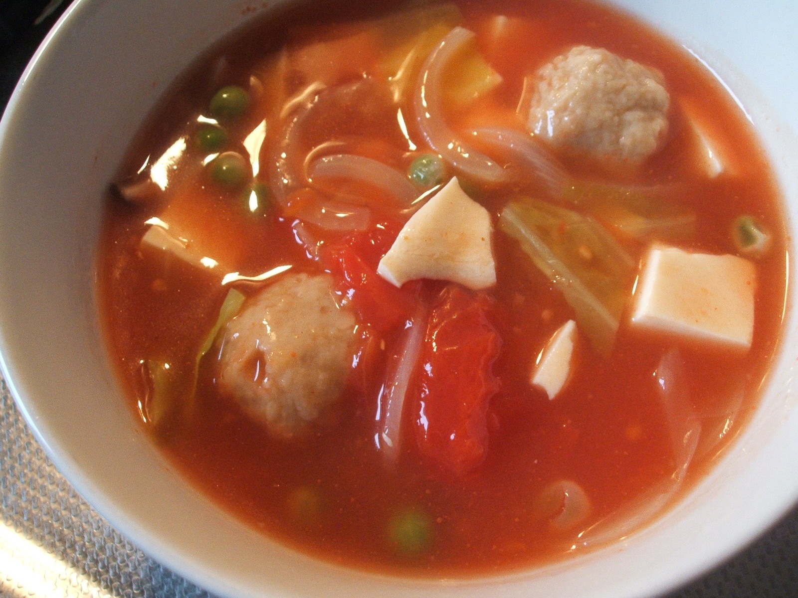 目指すは酸辣湯☆トマト缶でピリ辛とろみスープ
