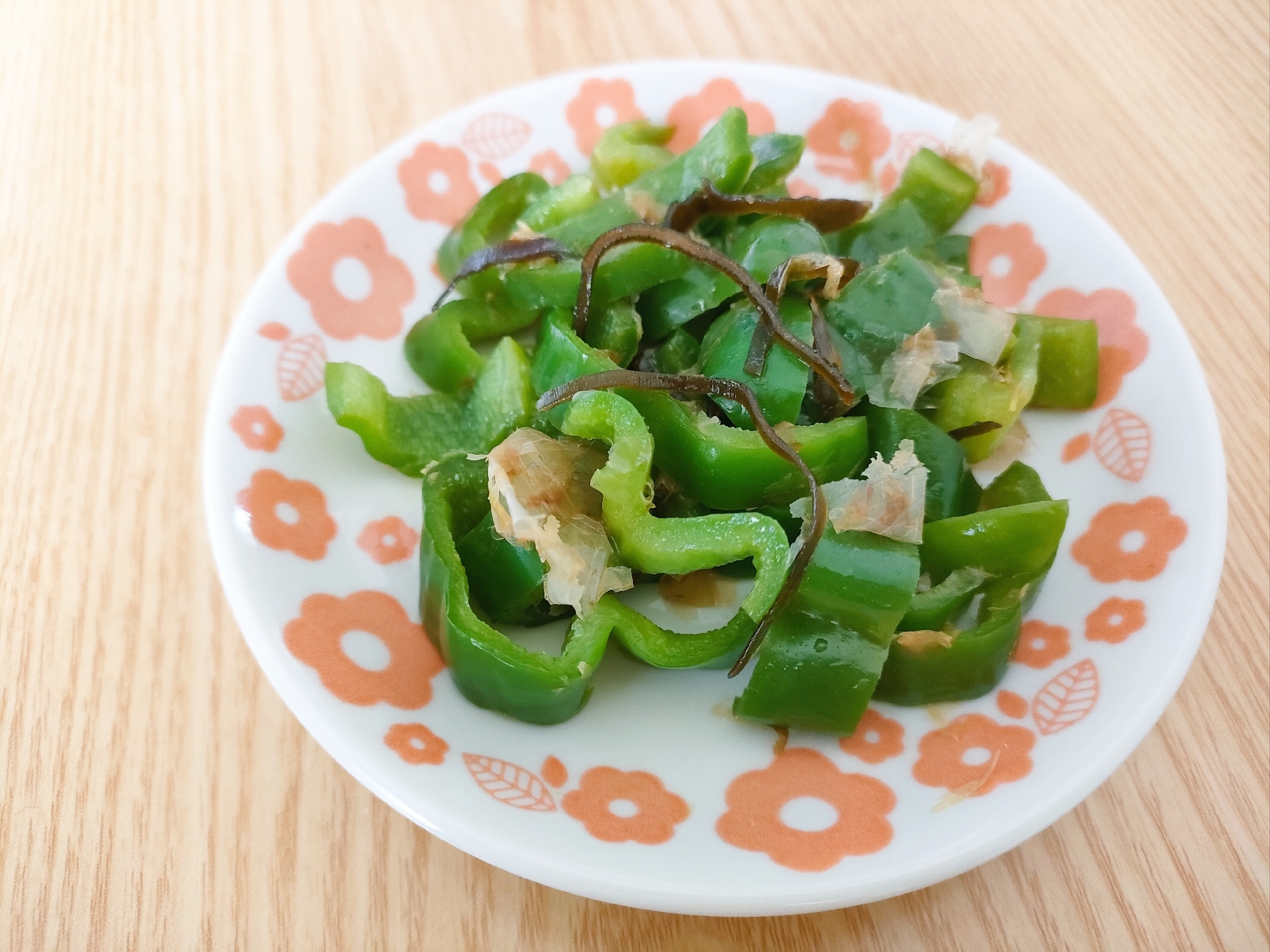 レンジで簡単☆ピーマンのおかか塩昆布和え