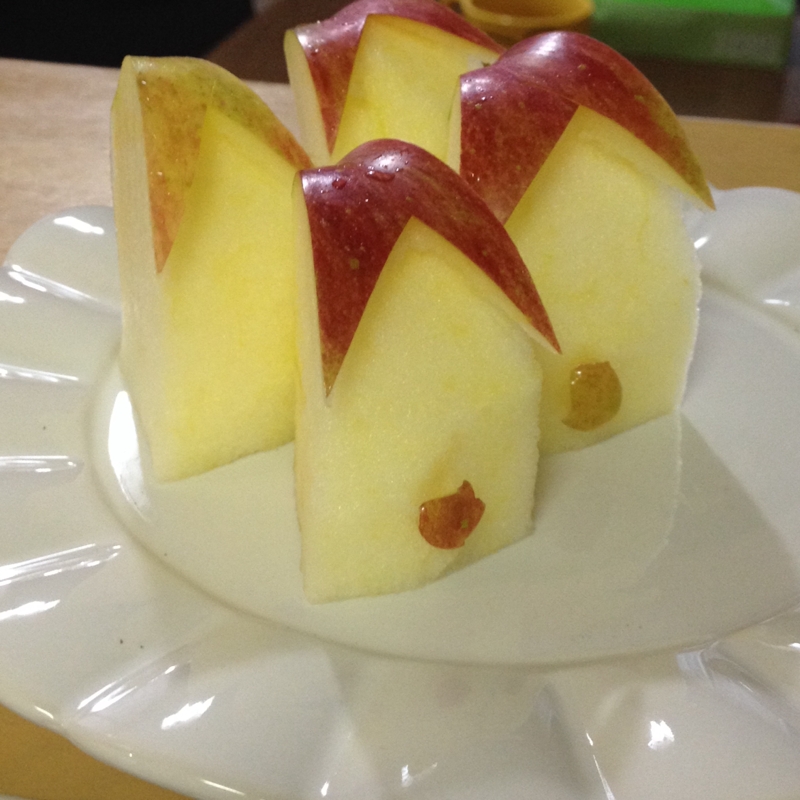 キッズに人気 可愛いおすわりうさぎリンゴの作り方 レシピ 作り方 By 小みかん 楽天レシピ