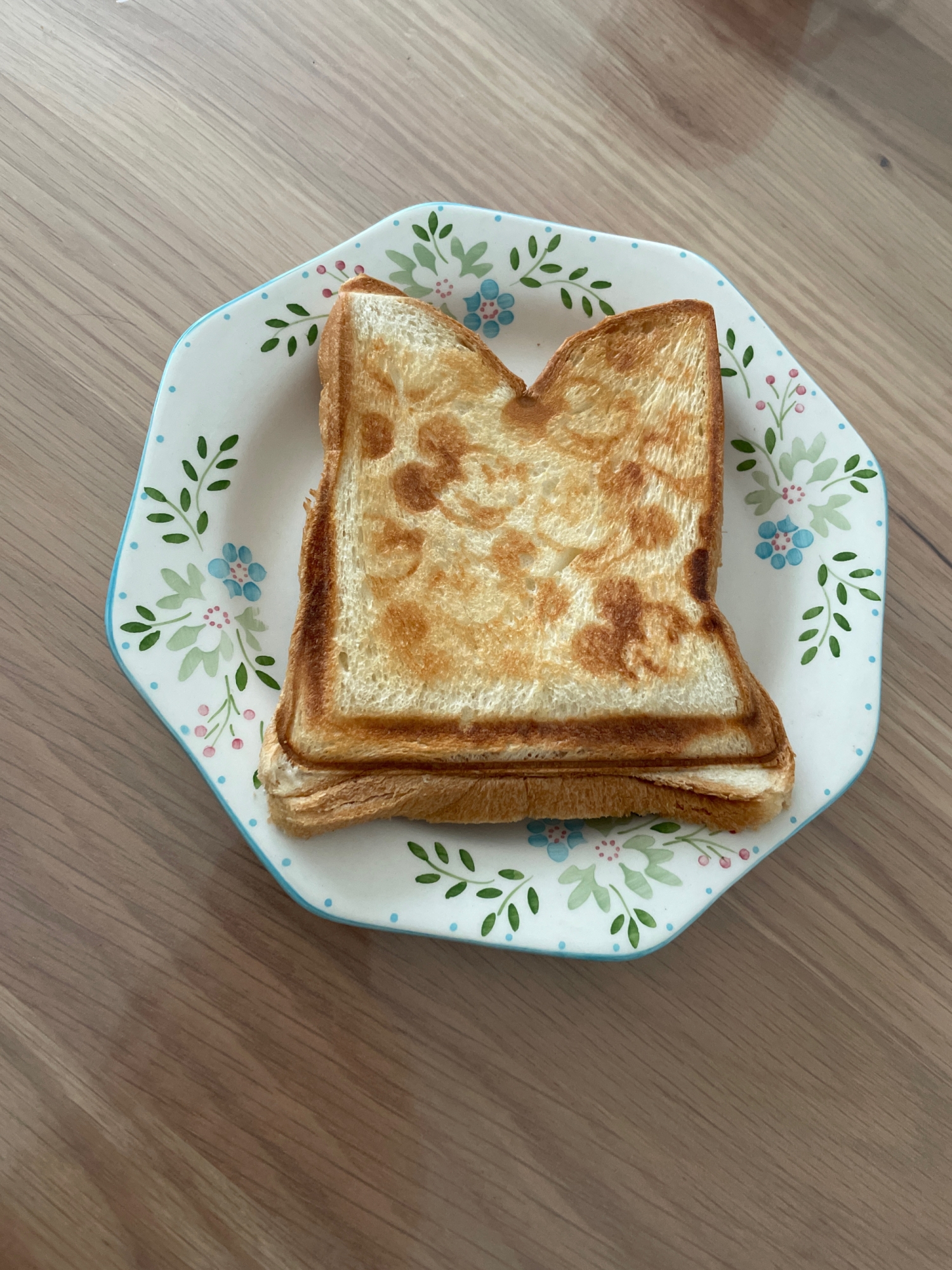 ポテトサラダとキャベツのぴり辛サンド