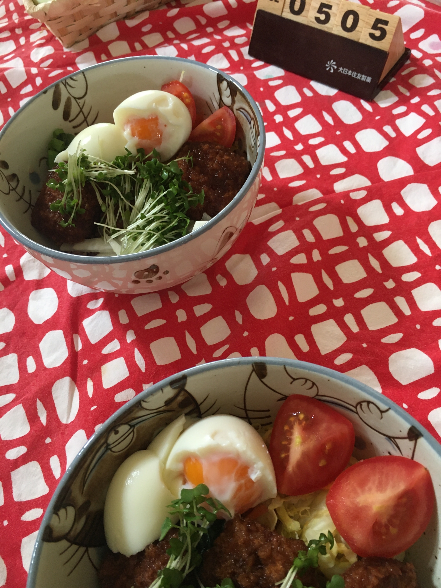 彩り野菜のソースカツ丼