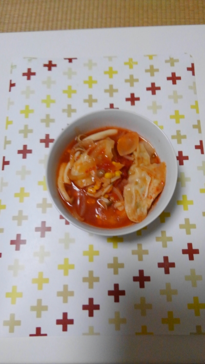 トマト缶で餃子スープ