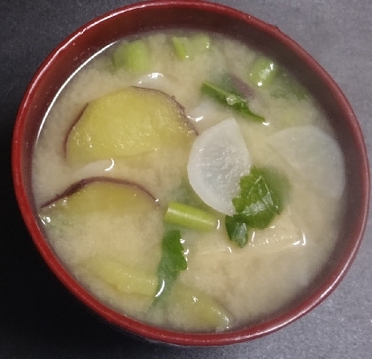 皮も❤薩摩芋＆大根の味噌汁♪（ルイボスティー）