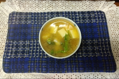ブロッコリーと豆腐の味噌汁