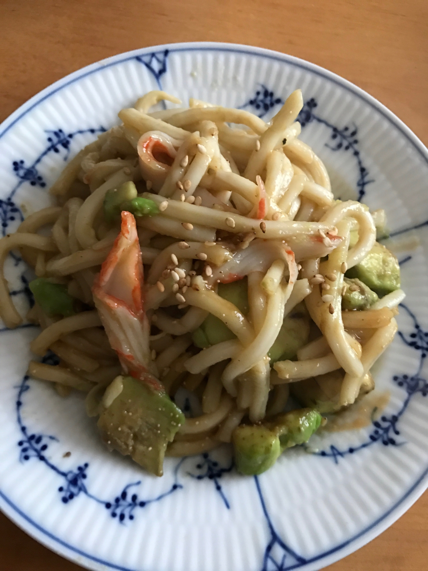 アボカドとカニカマの焼きうどん