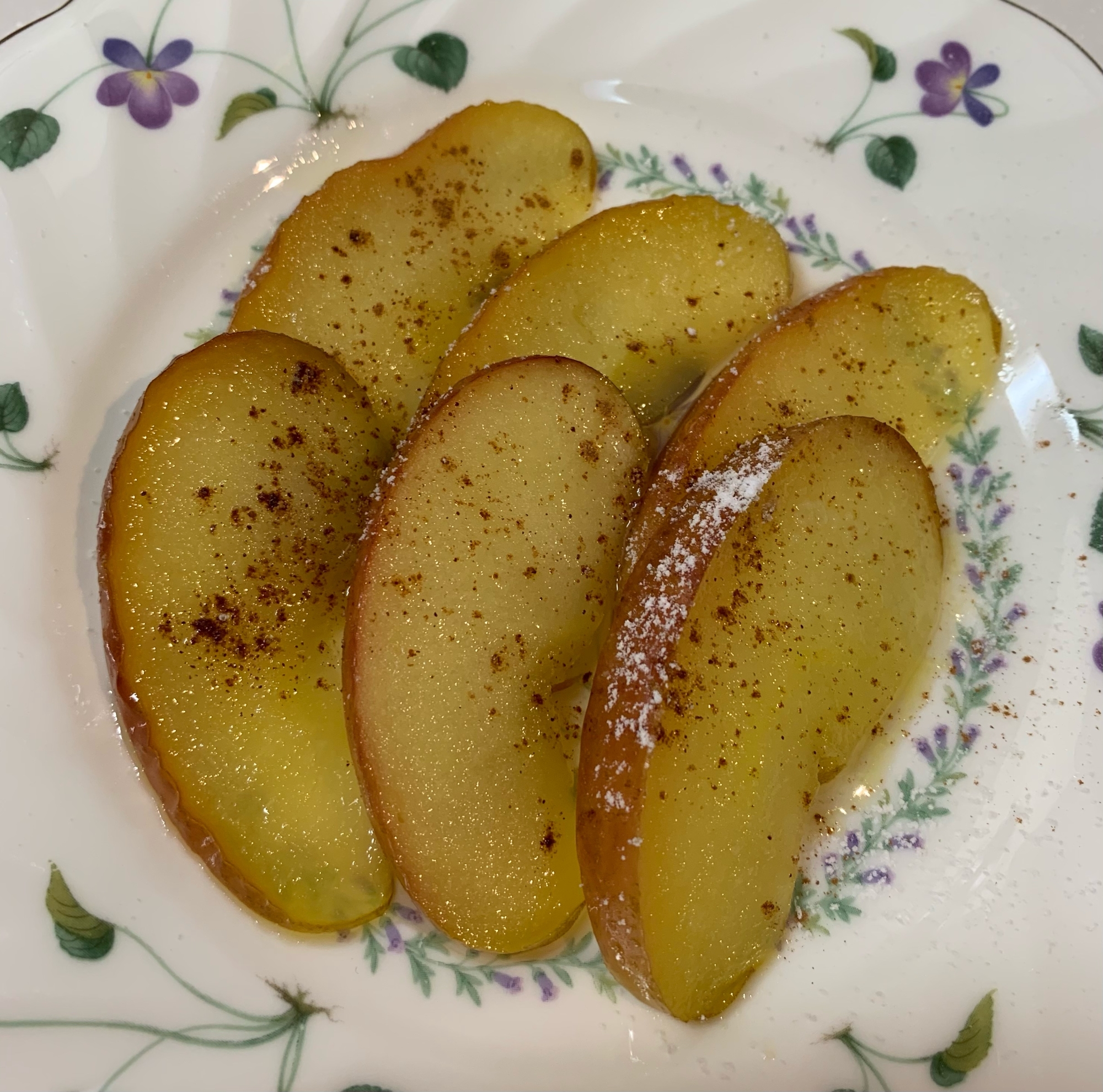 林檎のオリーブオイル焼き　蜂蜜レモンシロップで