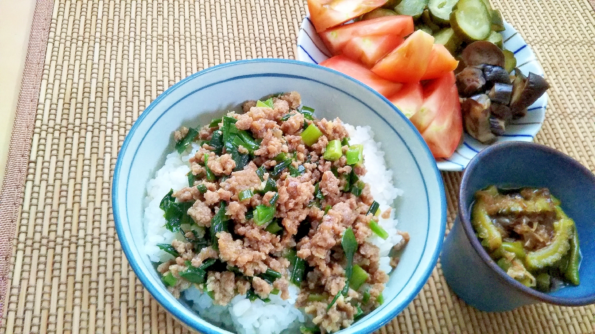 そそる〜♪ニラそぼろ丼