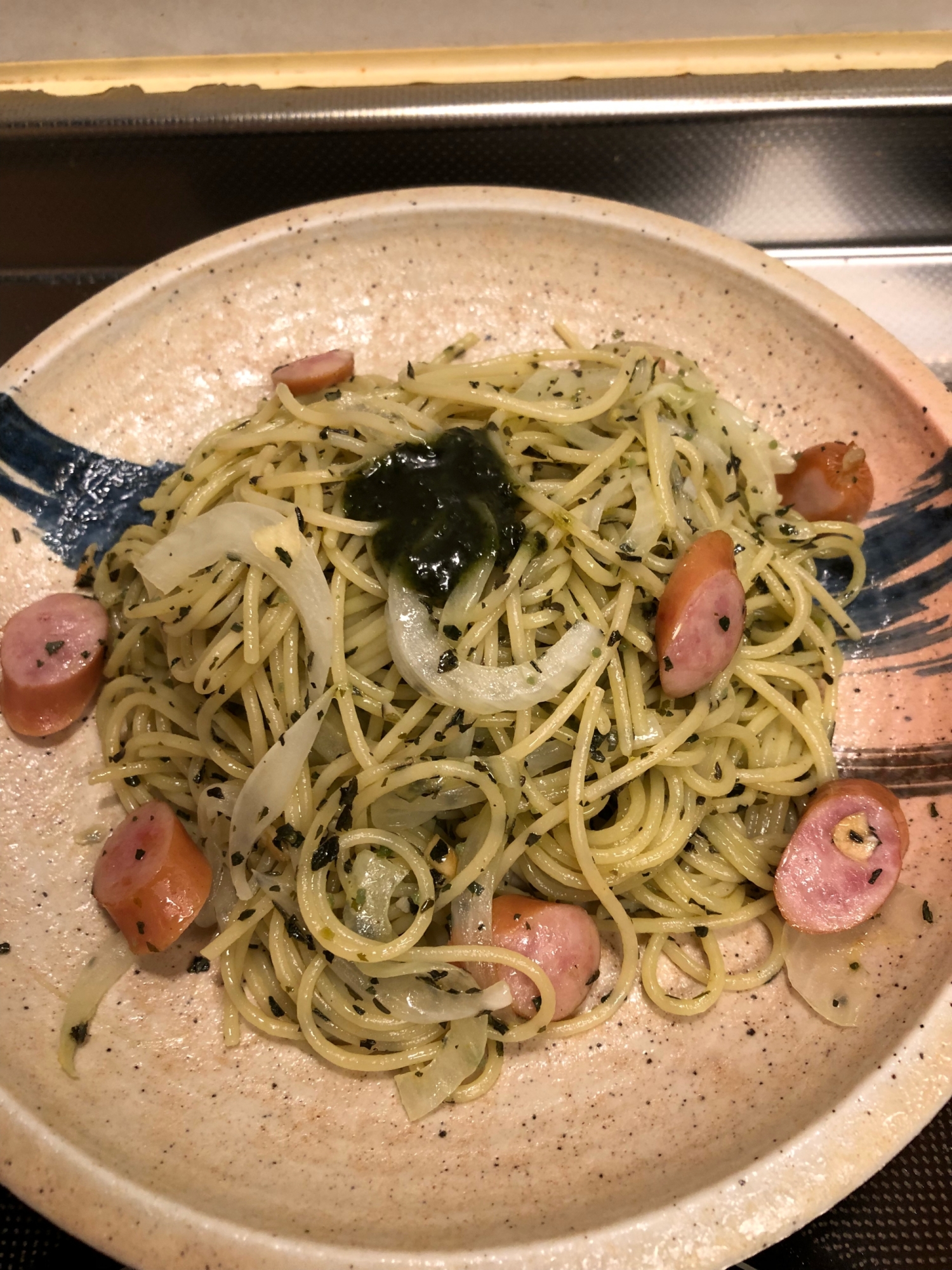 ウインナーと玉ねぎのジェノベーゼパスタ^_^