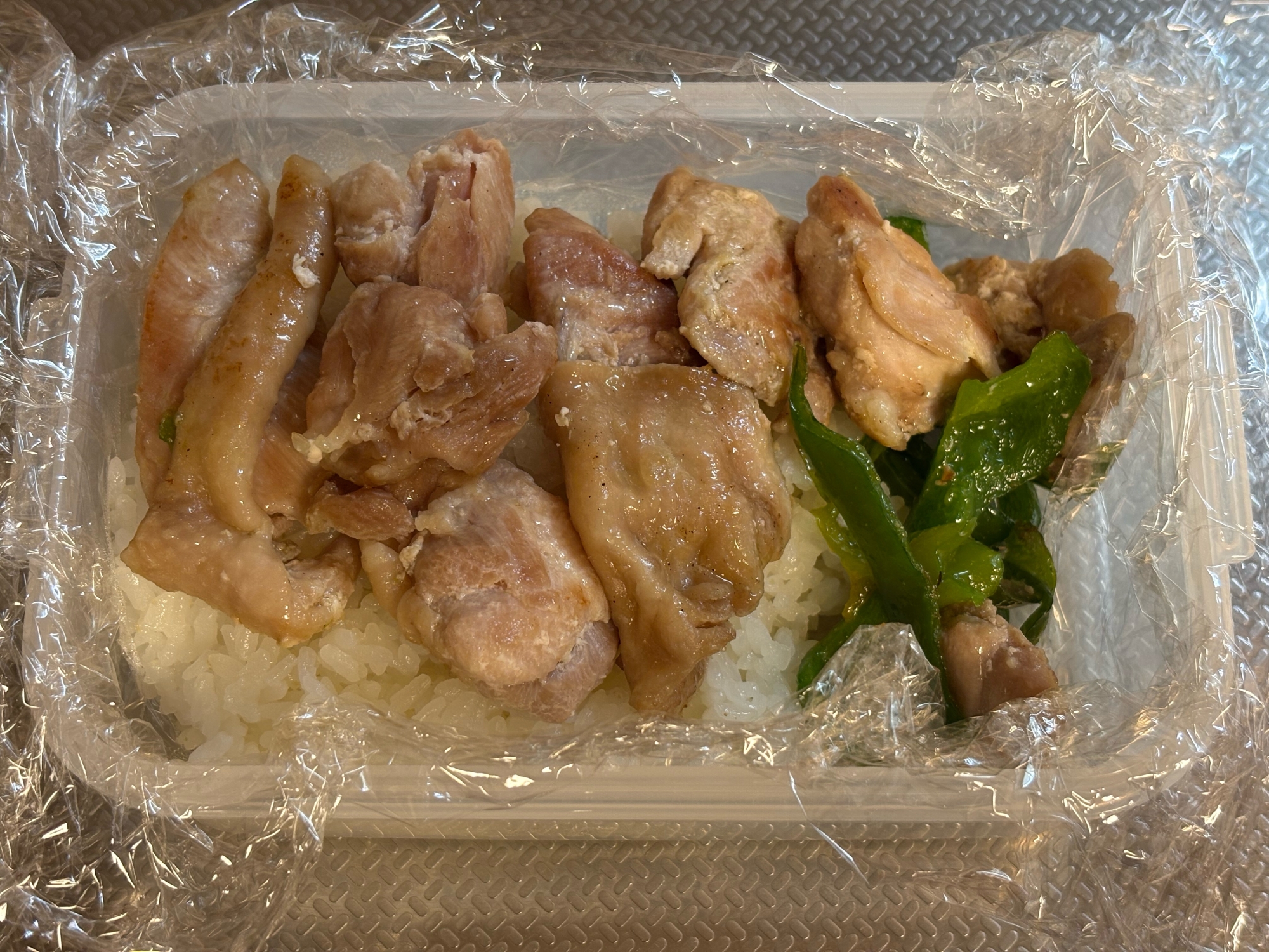 鶏もも肉とピーマンの野菜炒めの弁当