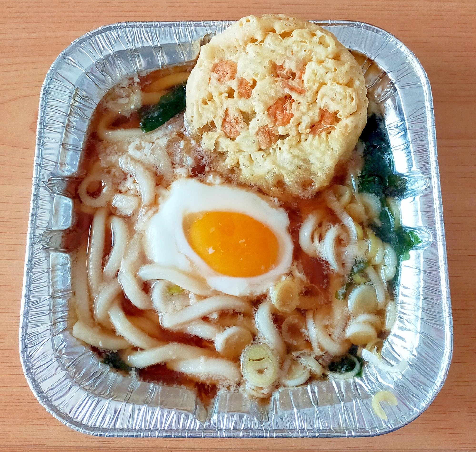 海老天と卵の鍋焼きうどん