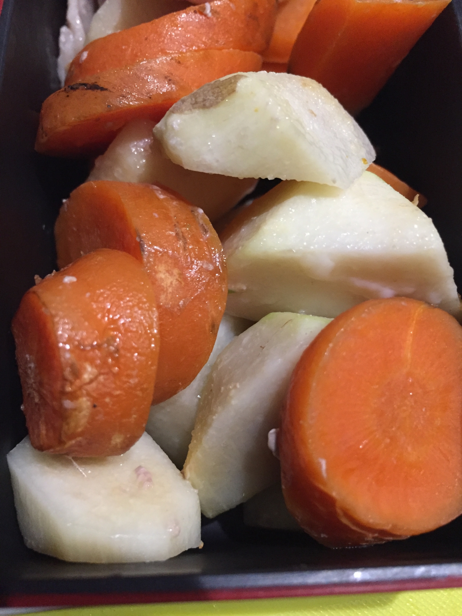 里芋と人参のレンジで柔らかグラッセ風味