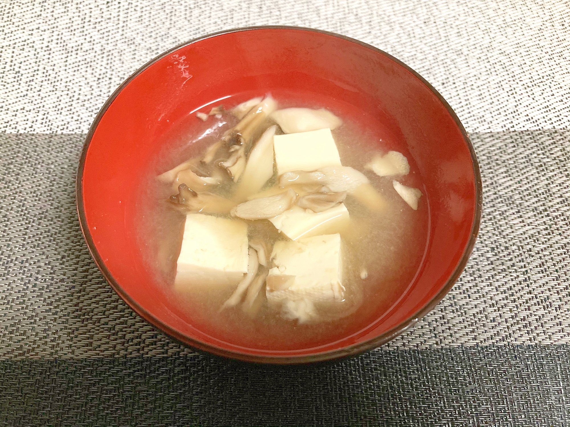 まいたけと木綿豆腐のお味噌汁