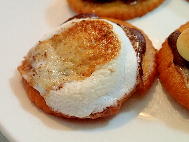 チョコクリームとマシュマロのシナモン香る焼きリッツ