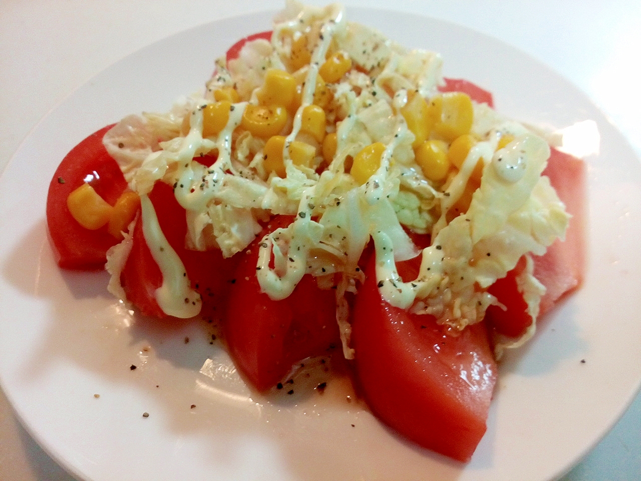 青ドレ/マヨで　トマトと白菜とコーンのサラダ