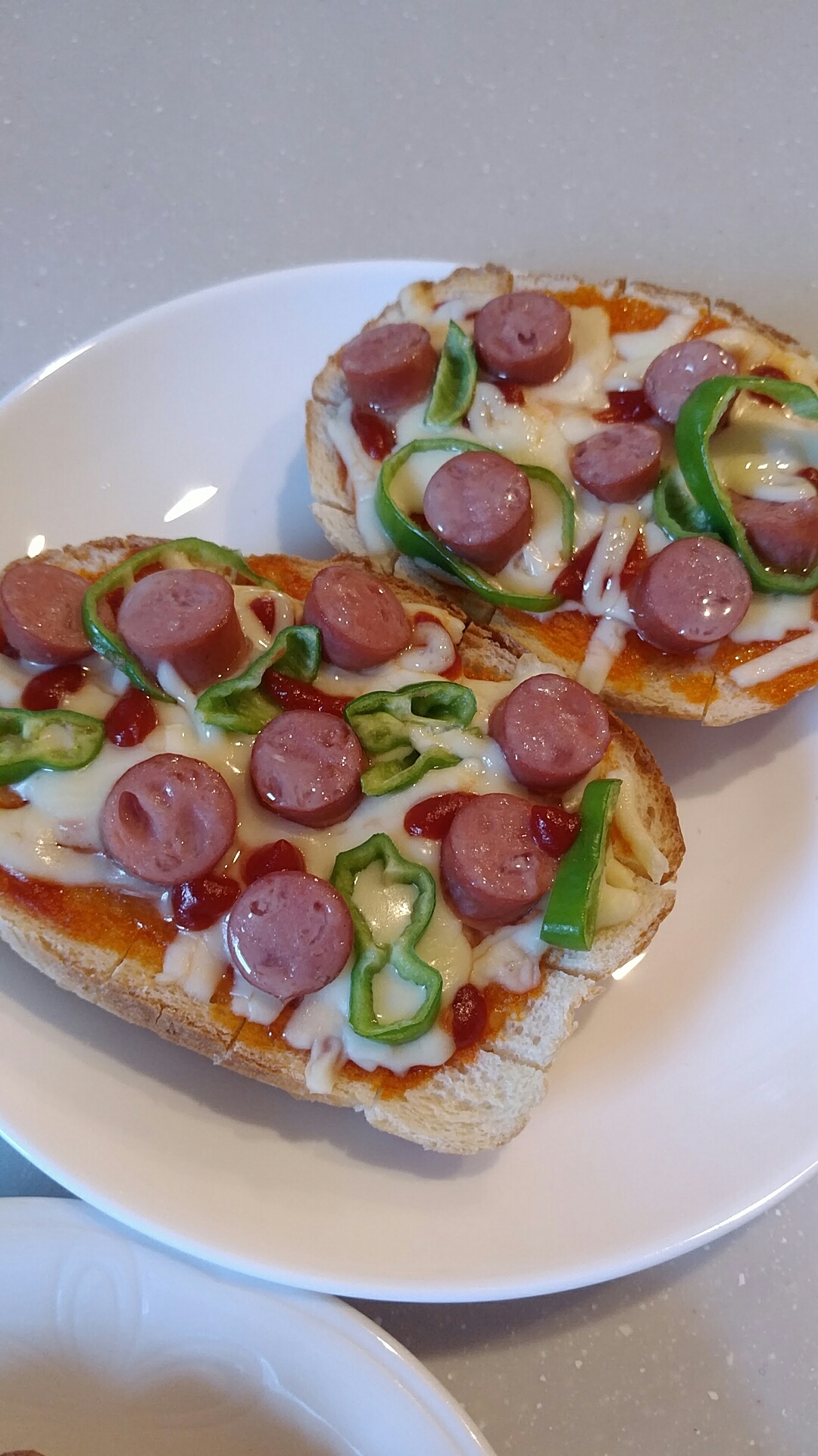 小さい子も食べやすい♡ピザトースト