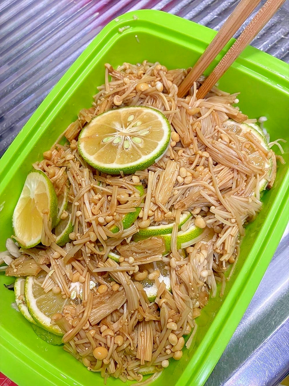 かぼすときのこで秋のマリネ