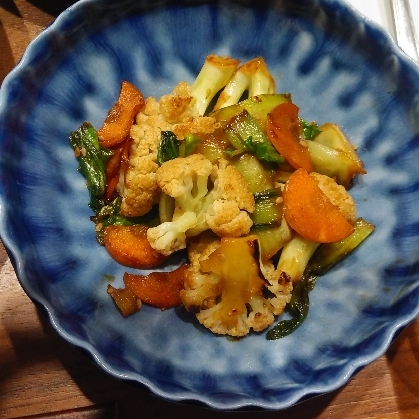 残り野菜とともに。カレー味が食欲をそそります！粉チーズを少ししか使わなかったのですが、次回、レシピ通りのマヨネーズ＆粉チーズでリピートさせて頂きます♪