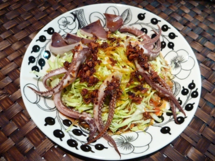 こんにちわ♪
台風大丈夫だったかな？
食べるラー油で作ったよ〜 (^_^)
キャベツが、もりもり食べられるね☆
イカゲソぷりぷりで、うまか〜 ヾ(＠⌒▽⌒＠)ノ