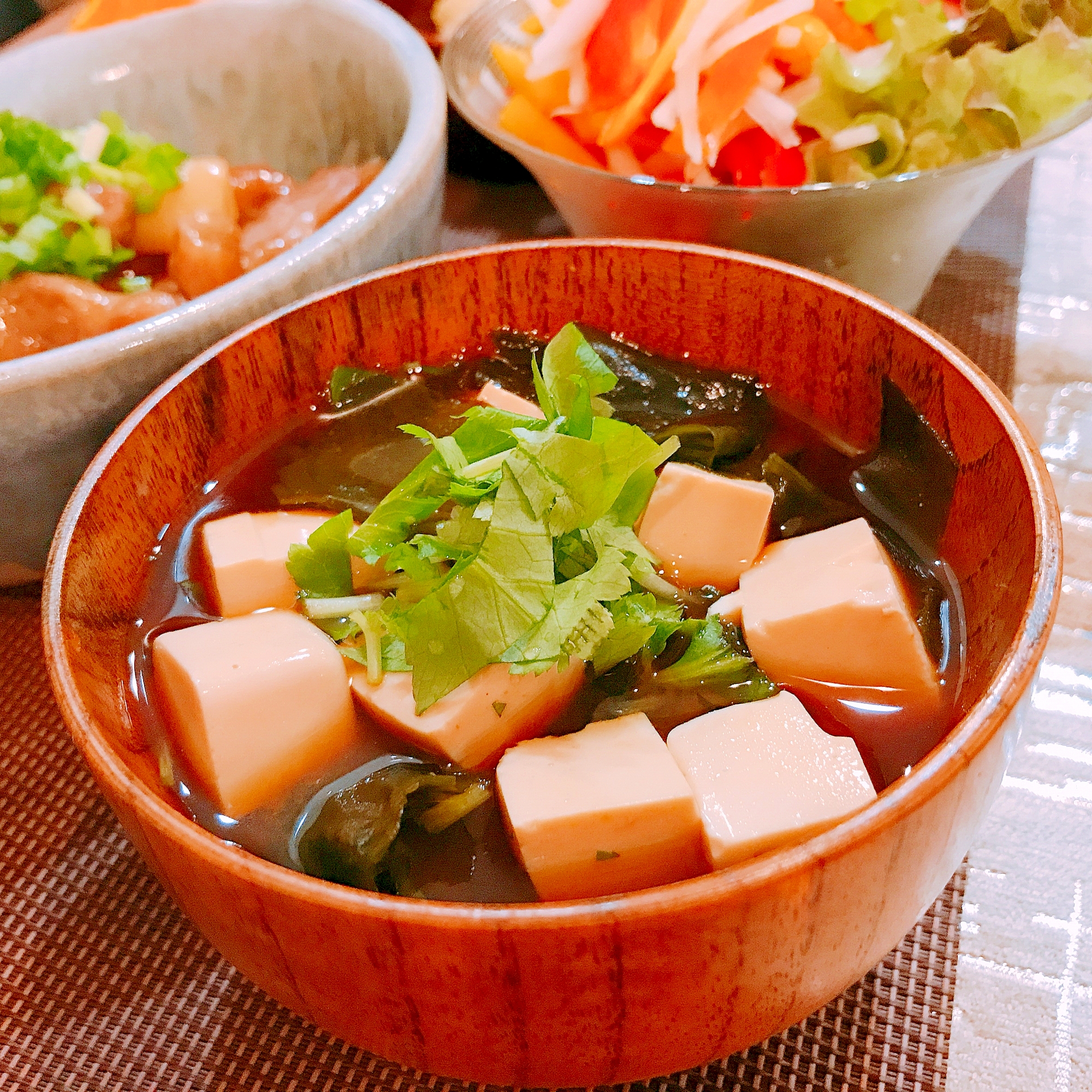 糖質制限☆豆腐とワカメと三つ葉の赤だし