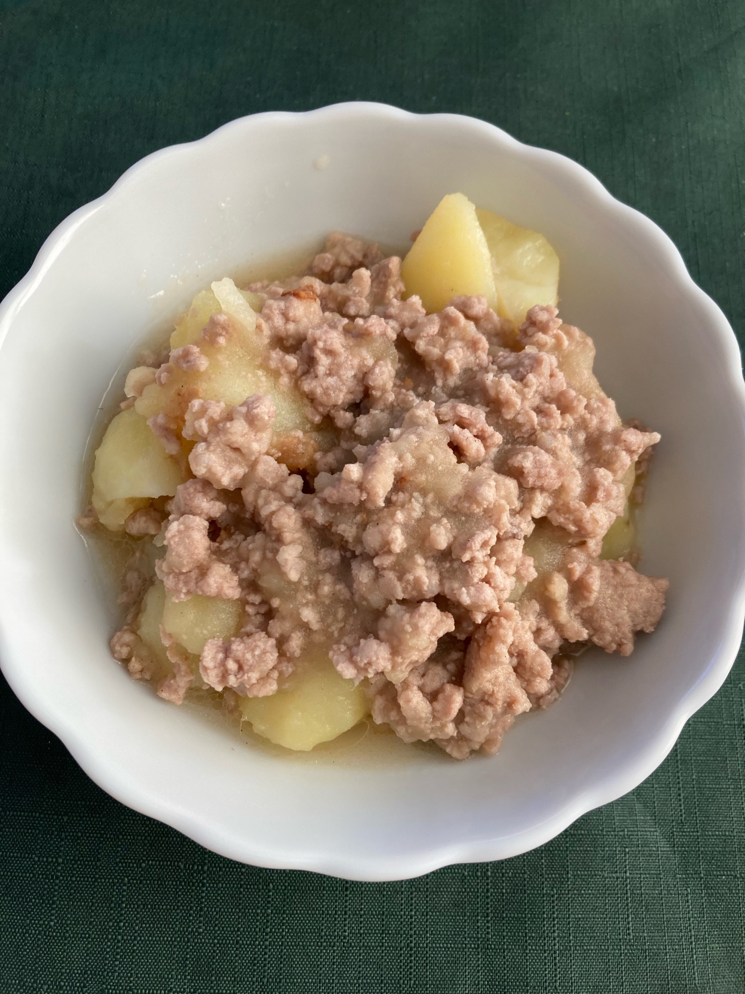 めんつゆで味付け！豚ひき肉とじゃがいも煮♡