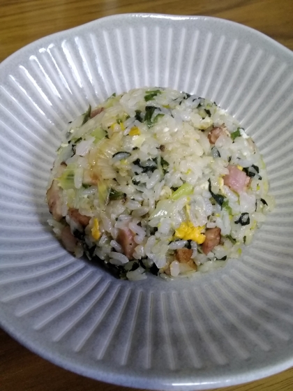 残ってたほうれん草も一緒に入れて作りました☆パラパラで美味しく頂きました♪ありがとうございます(*^-^*)