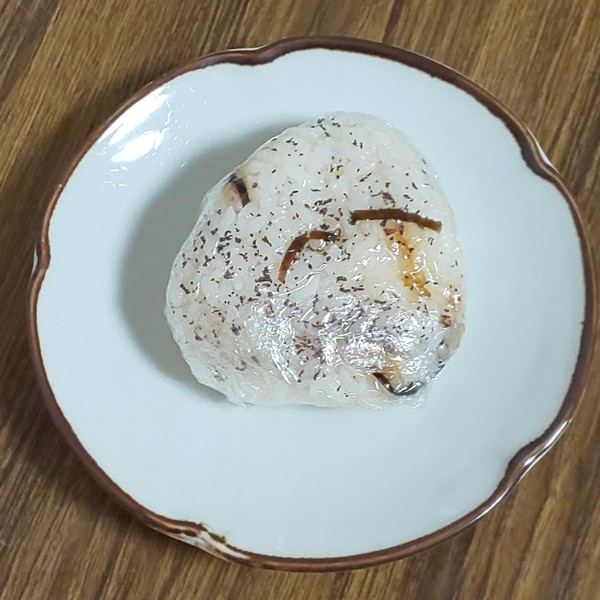 ゆかり 塩昆布 梅おにぎり レシピ 作り方 By やえもも 楽天レシピ ゆかり 塩昆布 梅おにぎり レシピ 作り方 By やえもも 楽天レシピ