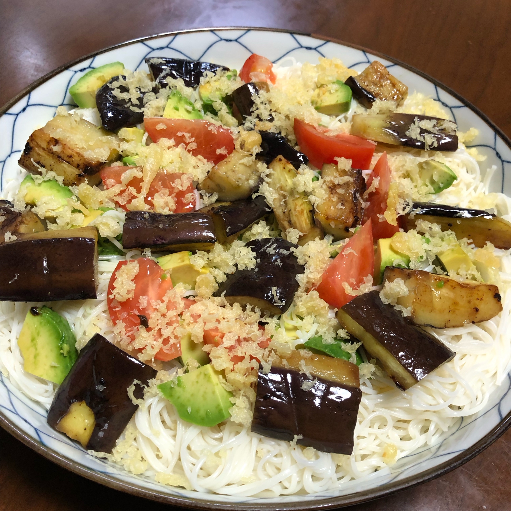 茄子とトマトとアボカドの冷やし素麺