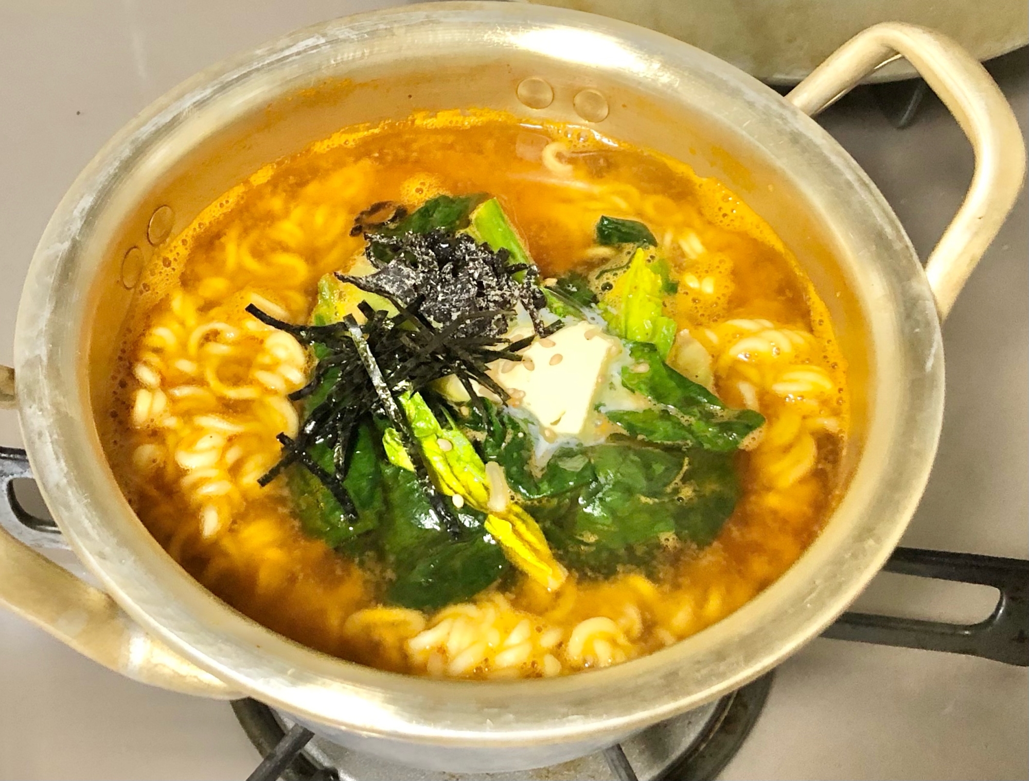 簡単⭐ほうれん草と味噌バターの和風辛ラーメン