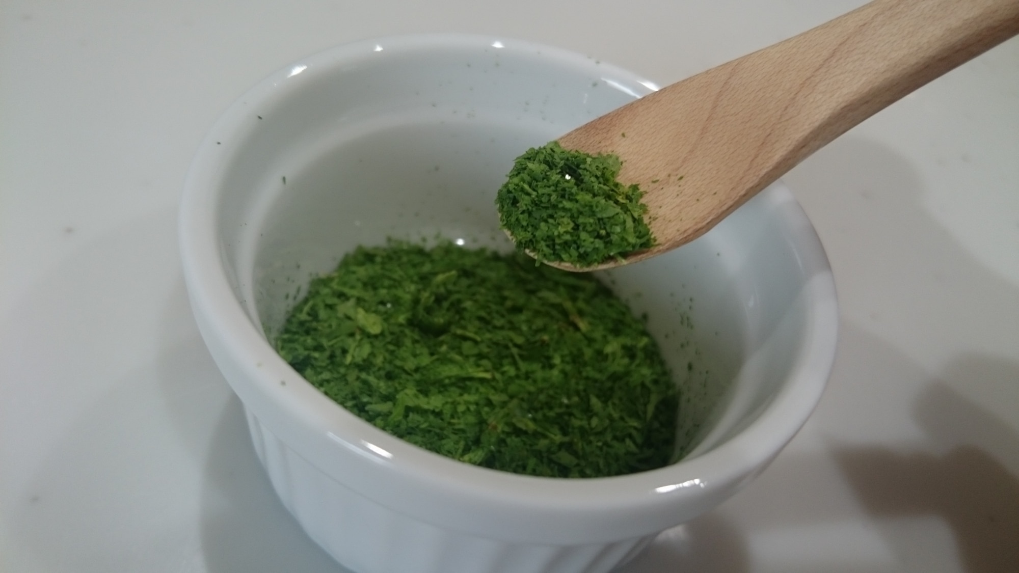 セロリパセリ 余ったセロリの葉で！乾燥パセリもどき☆ レシピ・作り方 by gahirusan