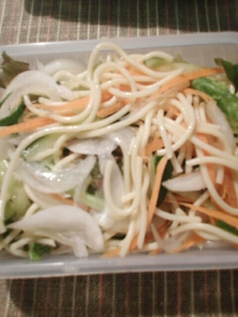 スパゲティ野菜サラダ