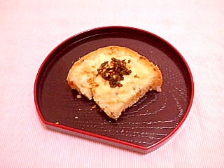 紫蘇の実のチーズトースト