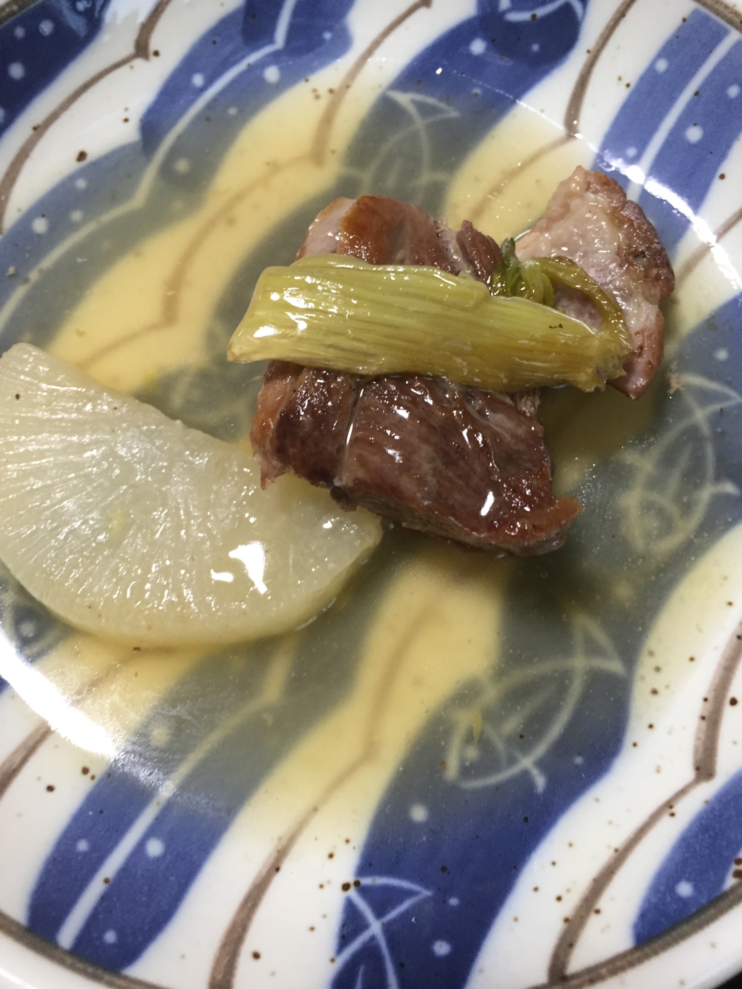 骨付きリブと大根の煮物