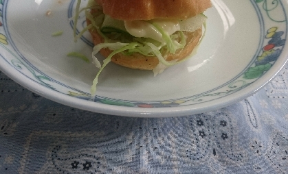 サラダサンド野菜とパンでおいしいですね✨遅くすみません✨おやすみです✨