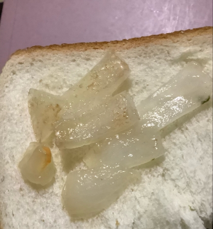 新玉ねぎごまドレ♪チーズトースト✧˖°