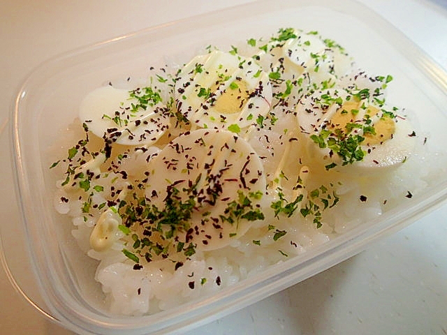お弁当　ゆで卵のゆかり青のり風味ご飯