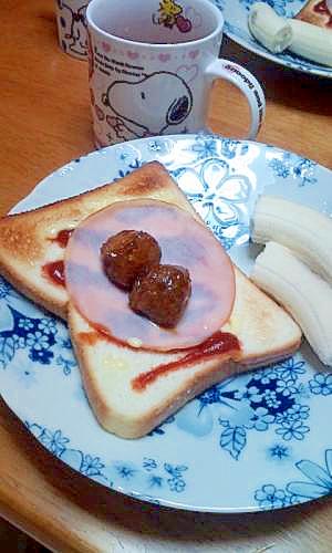 簡単朝ごはん！食パンにミートボール♪