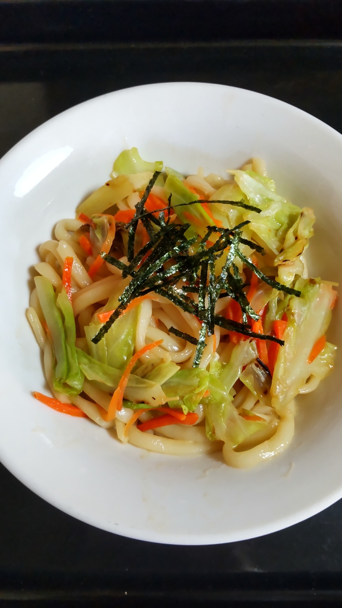 食べきりキャベツとにんじんの焼きうどん