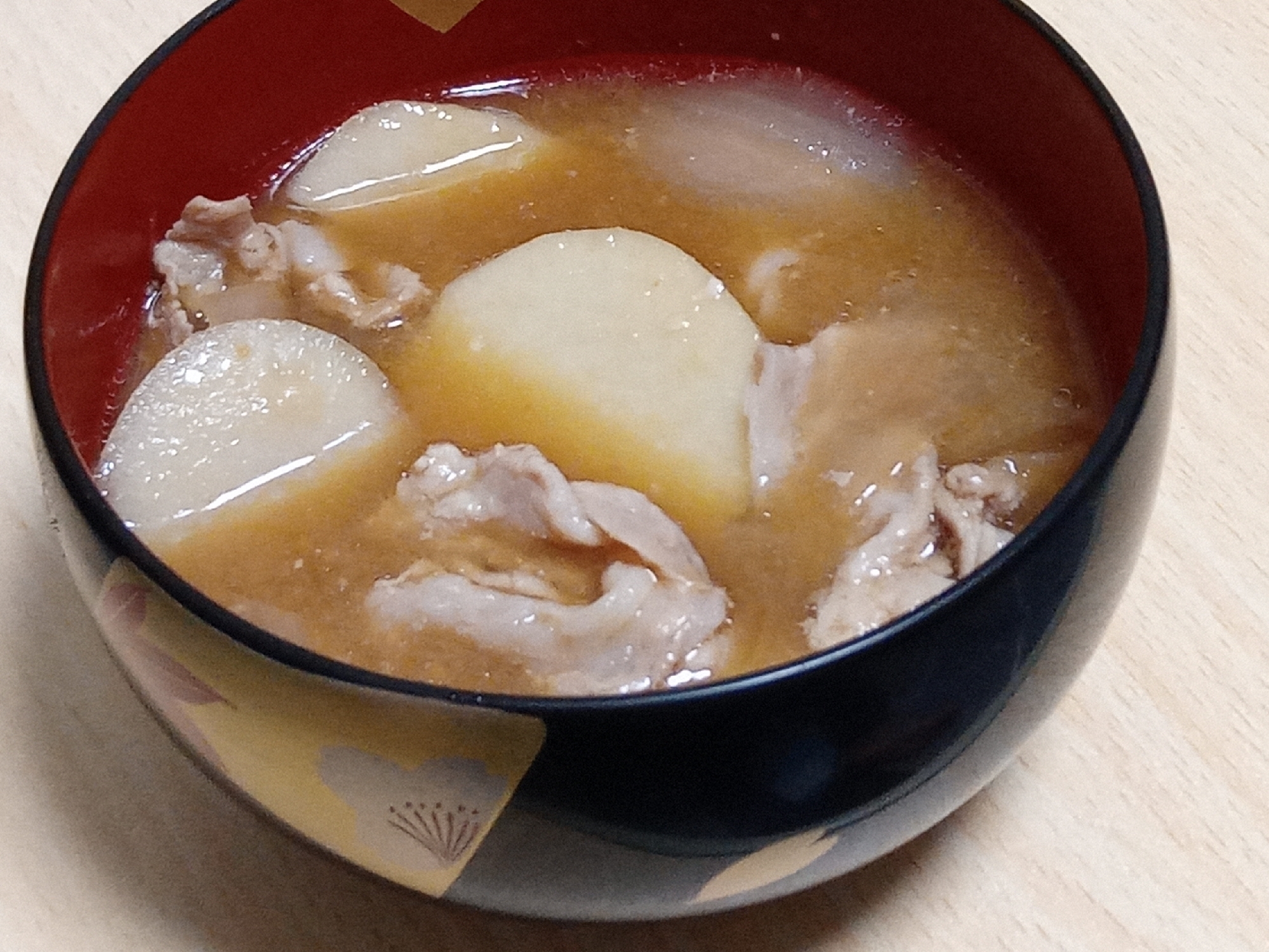 里芋と豚肉のお味噌汁