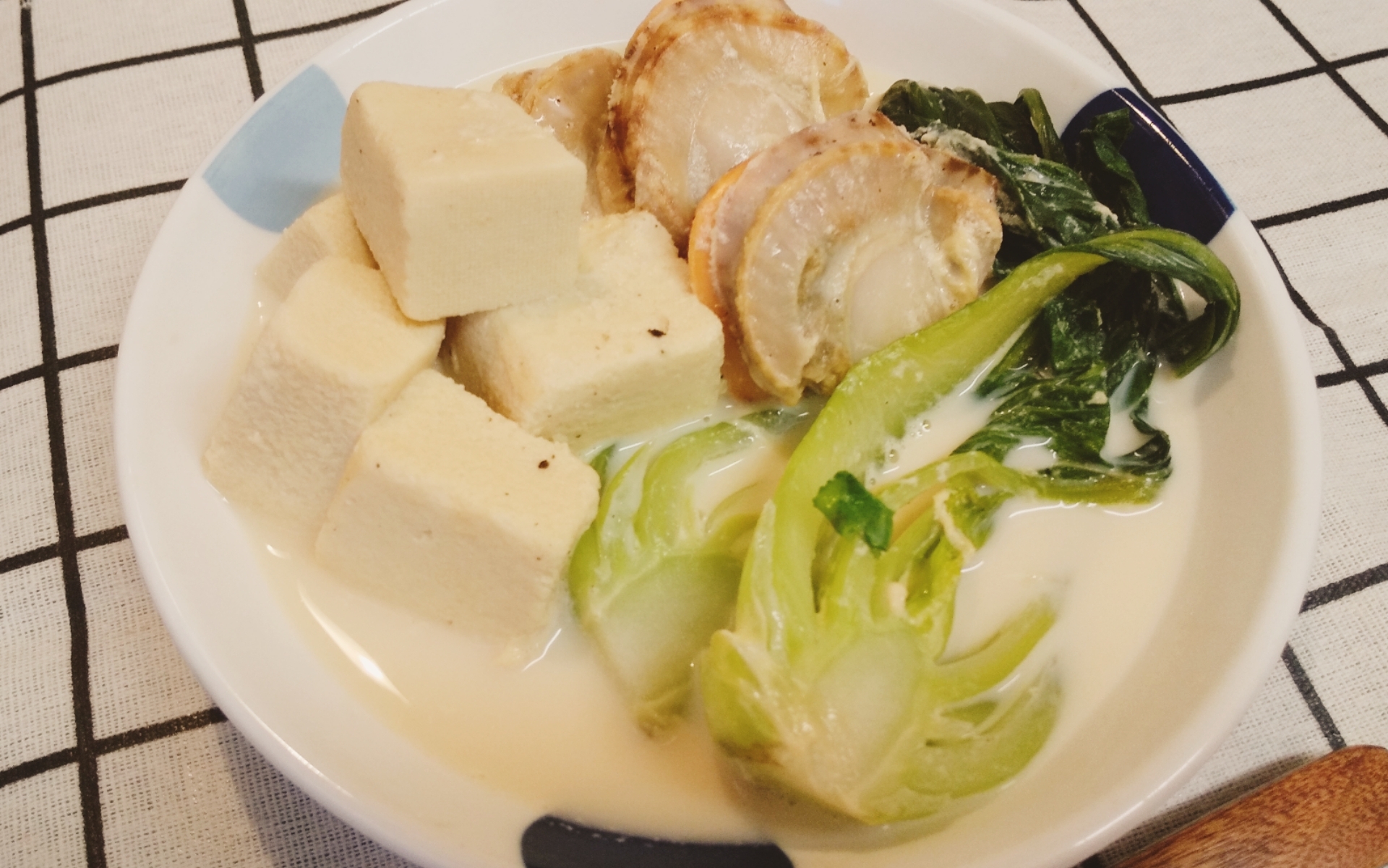 高野豆腐がじゅあ～ホタテと青梗菜の豆乳煮込み