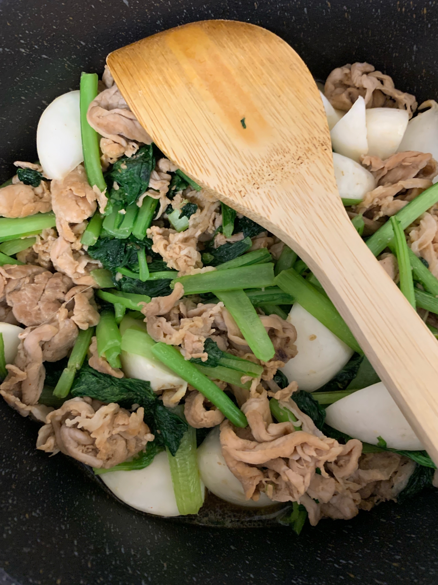 豚肉とカブと小松菜のオイスター炒め