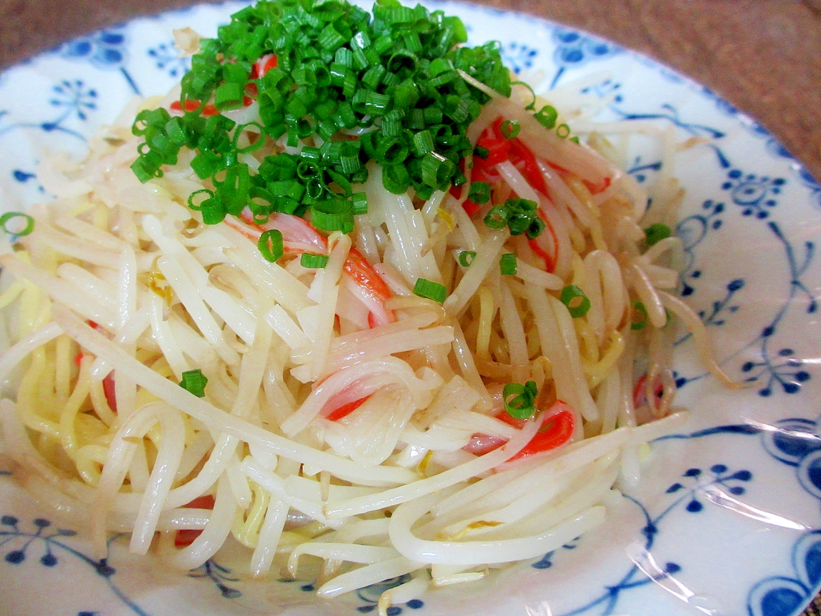 カニカマとモヤシの鶏がら塩糀焼きそば