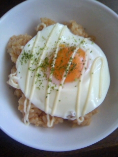 目玉焼きのせ麻婆ごはん